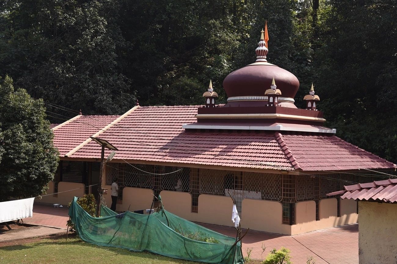 Shri Lakshmikeshav Temple, Kolisare